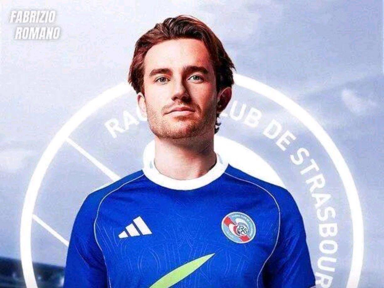 解放式防守:斯特拉斯堡队员成功守住三分 解放式防守:斯特拉斯堡队员成功守住三分