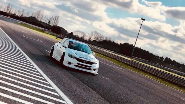 雷速体育官网-阿斯顿马丁轻取雷诺车队，勒克莱尔扛起全队